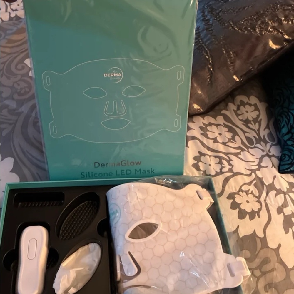 White LED Facial Mask - Picture 11 of 11